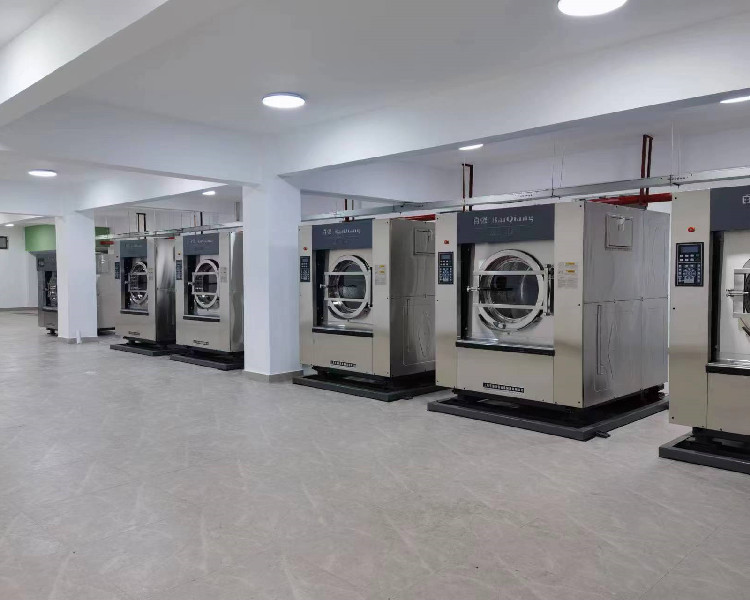 布草洗滌廠采購設(shè)備不要進(jìn)入大而全的誤區(qū)