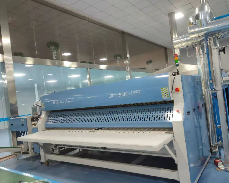 百?gòu)?qiáng)布草折疊機(jī)種類及選購(gòu)辦法